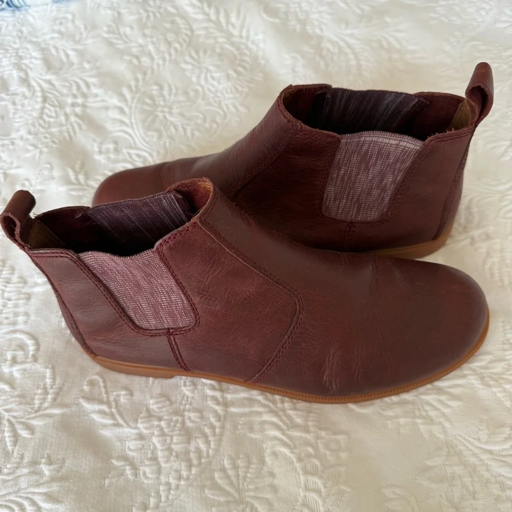 Kodiak Low-Rider Chelsea Burgundy Ankle Boots size 10